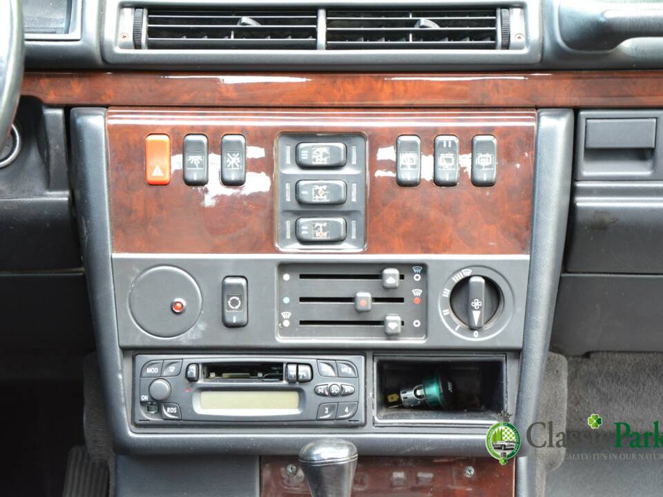 Image 23/49 de Mercedes-Benz 230 GE (SWB) (1993)