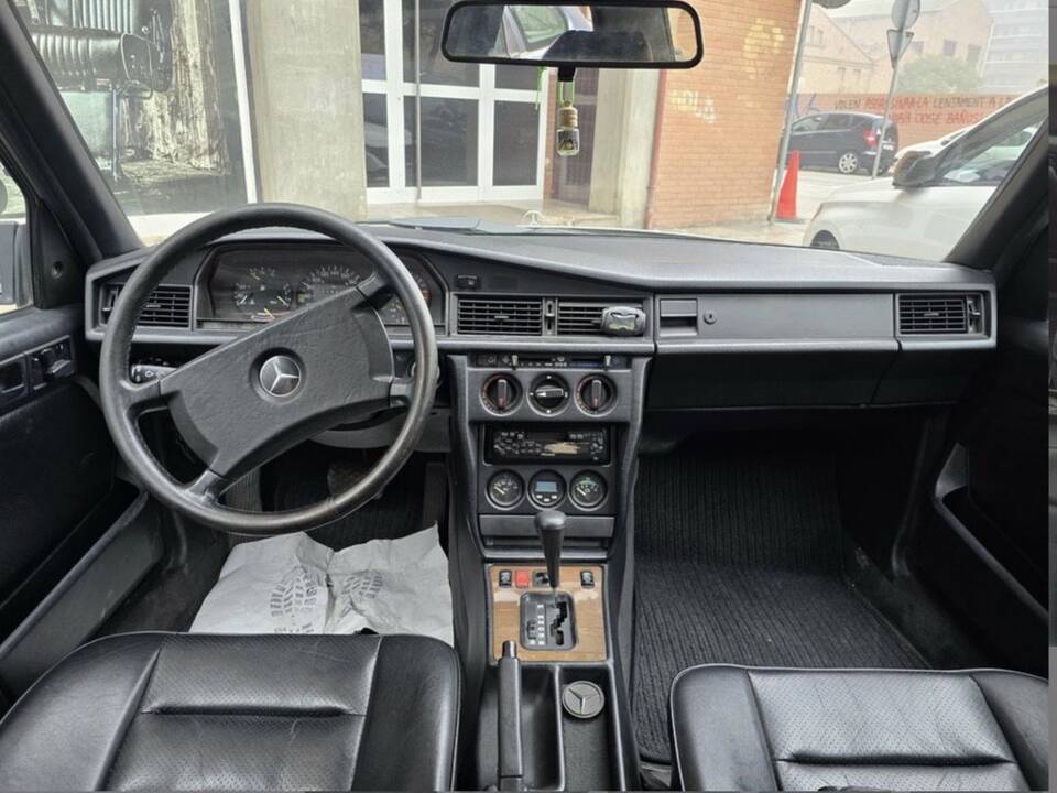 Image 2/8 of Mercedes-Benz 190 E 2.5-16 (1989)