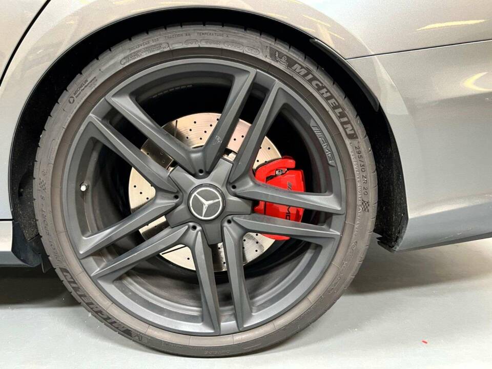 Image 15/15 of Mercedes-Benz AMG E 63 S 4MATIC+ T (2017)