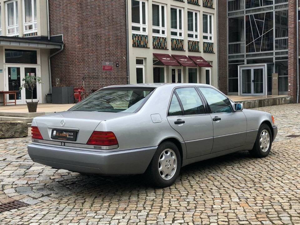 Image 5/18 de Mercedes-Benz 500 SE (1992)