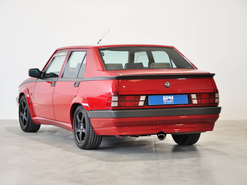 Afbeelding 15/39 van Alfa Romeo 75 2.0 Twin Spark (1990)