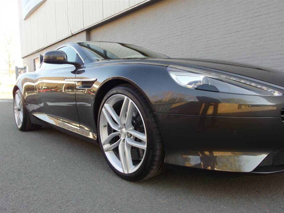 Immagine 24/97 di Aston Martin Virage (2011)