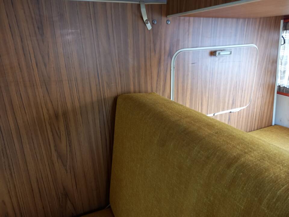 Image 13/21 of Volkswagen T2b Westfalia (1973)