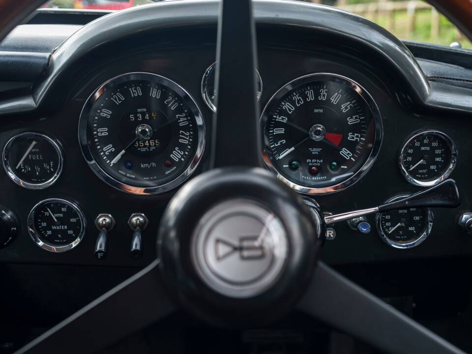 Bild 20/27 von Aston Martin DB 6 Mk II (1971)