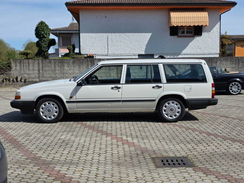 Bild 9/35 von Volvo V40 2.0 16V (1996)