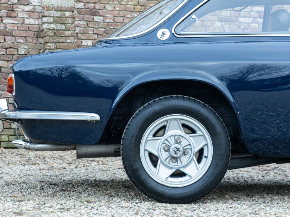 Image 44/50 of Alfa Romeo Giulia GT 1300 Junior (1971)
