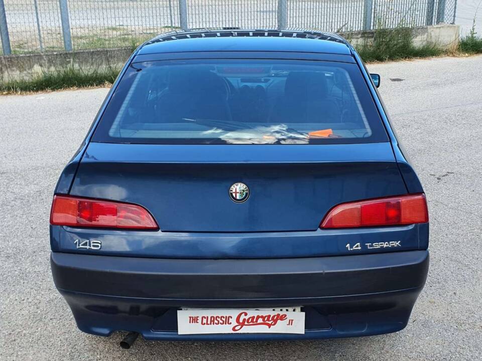 Immagine 10/25 di Alfa Romeo 146 - 1.4 T Spark (1997)