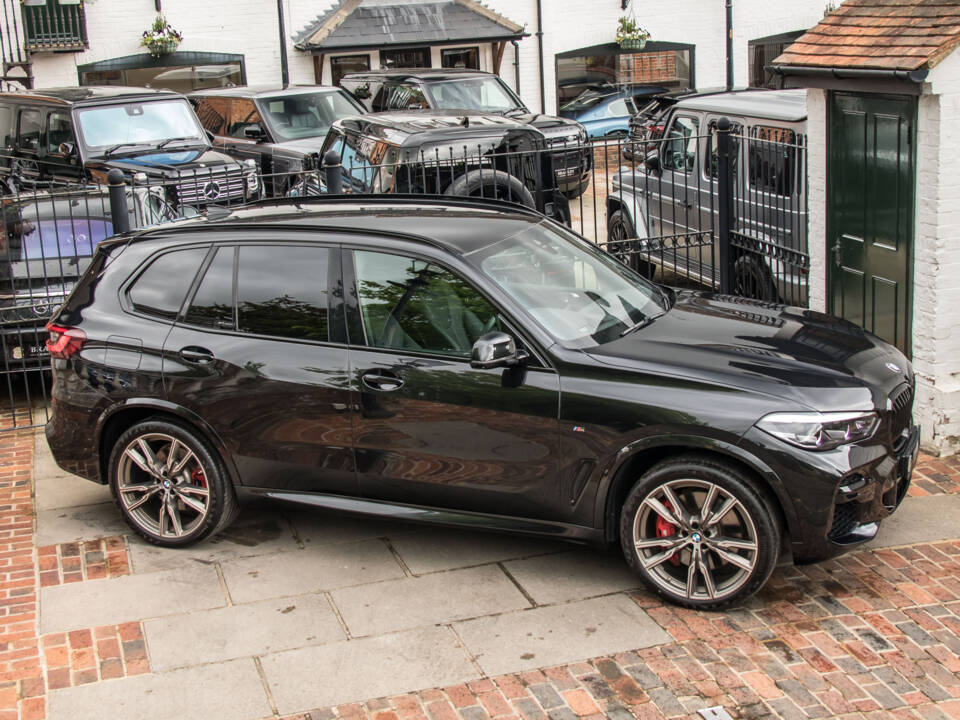 Image 8/23 of BMW X5 M50i xDrive (2022)