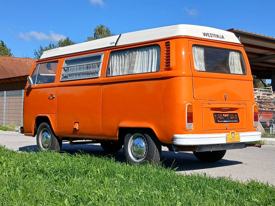 Image 3/21 of Volkswagen T2b Westfalia (1973)