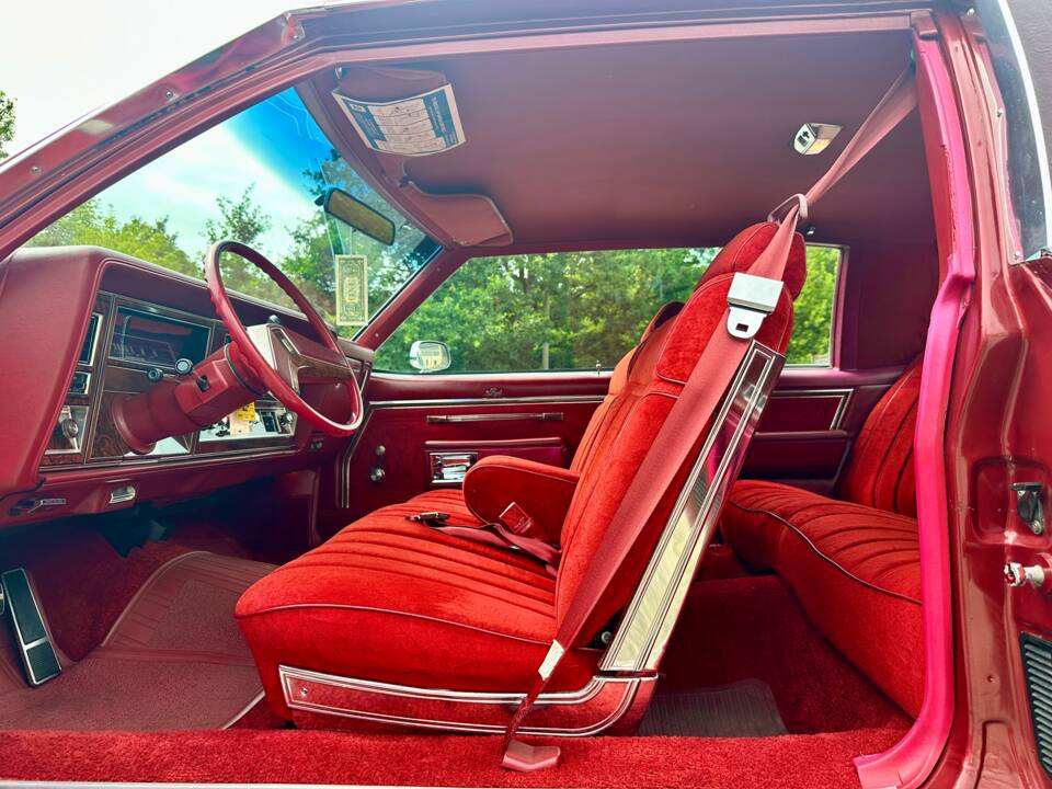 Bild 14/20 von Oldsmobile Delta 88 Royale (1978)