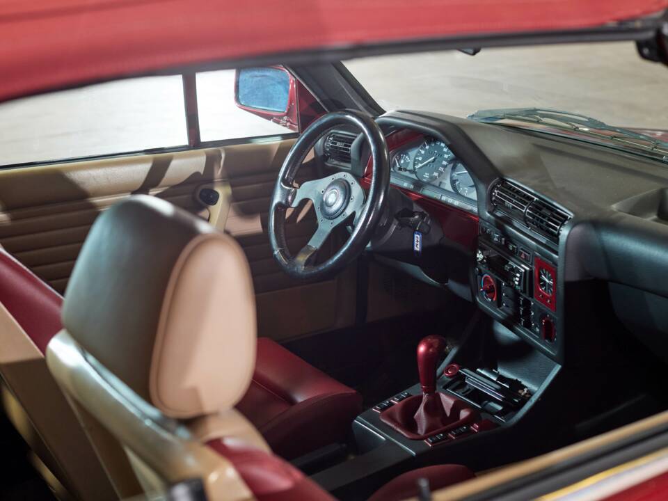 Image 37/45 of BMW 320i (1990)