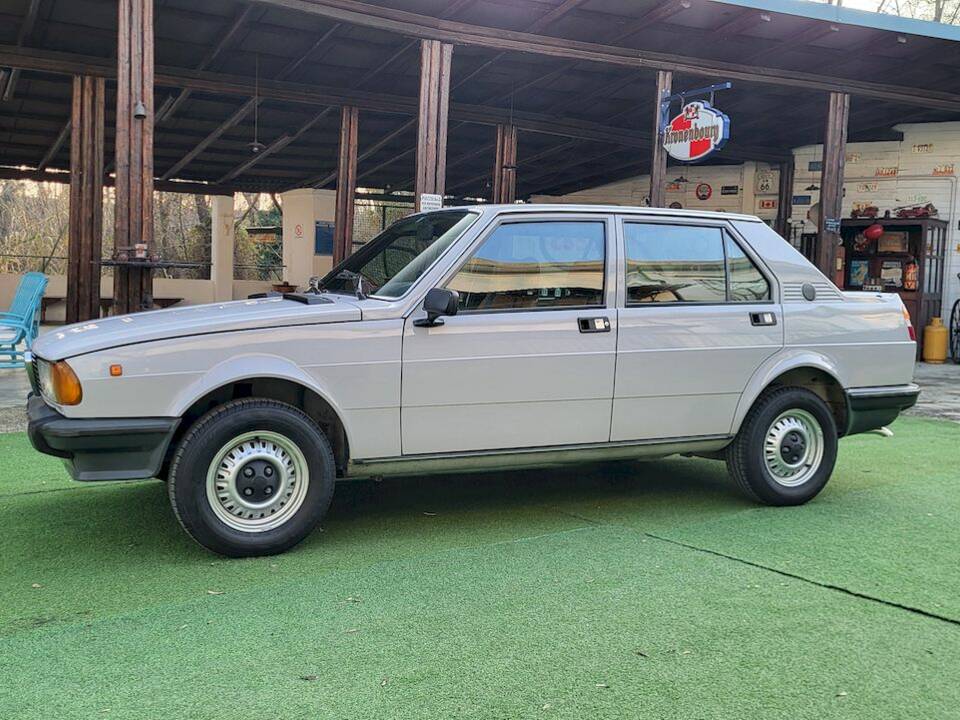 Image 3/51 of Alfa Romeo Giulietta 1.3 (1979)