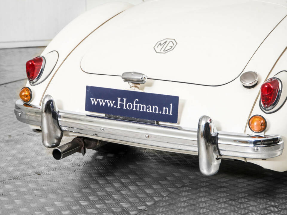Image 29/50 of MG MGA 1500 (1957)