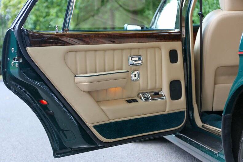 Image 17/50 of Bentley Turbo RT (1997)