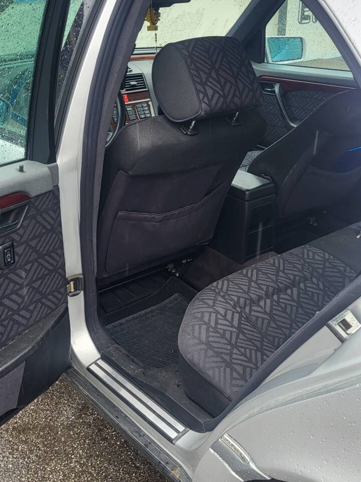 Image 4/5 of Mercedes-Benz C 250 Diesel (1995)