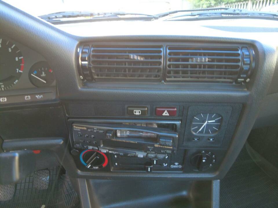 Image 9/19 de BMW 318i (1989)