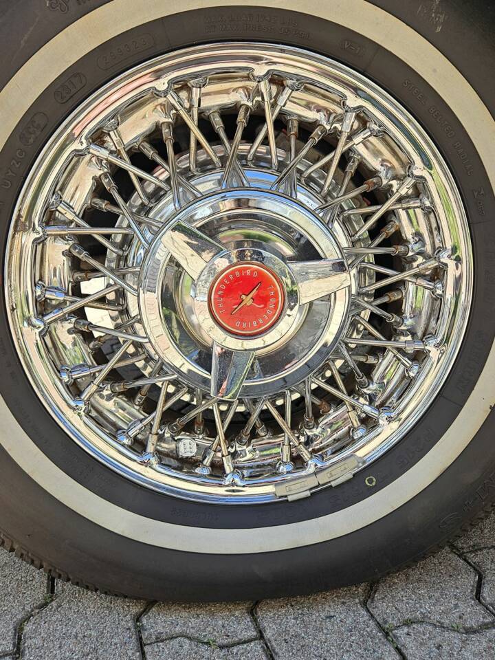 Image 17/24 of Ford Thunderbird (1964)