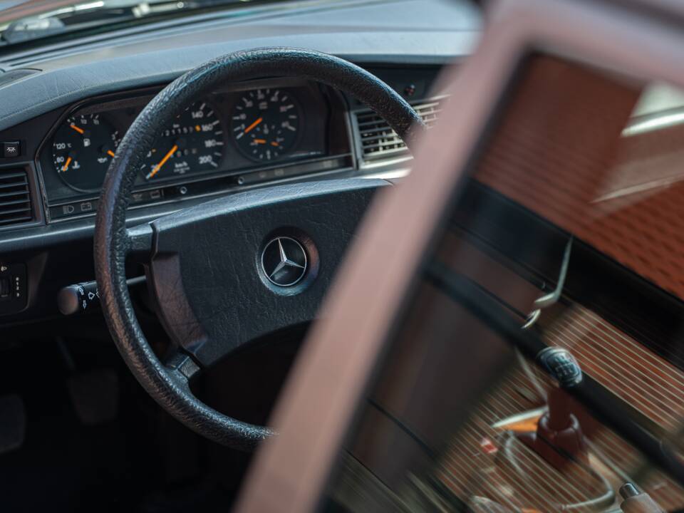 Immagine 22/73 di Mercedes-Benz 190 D 2.5 (1990)