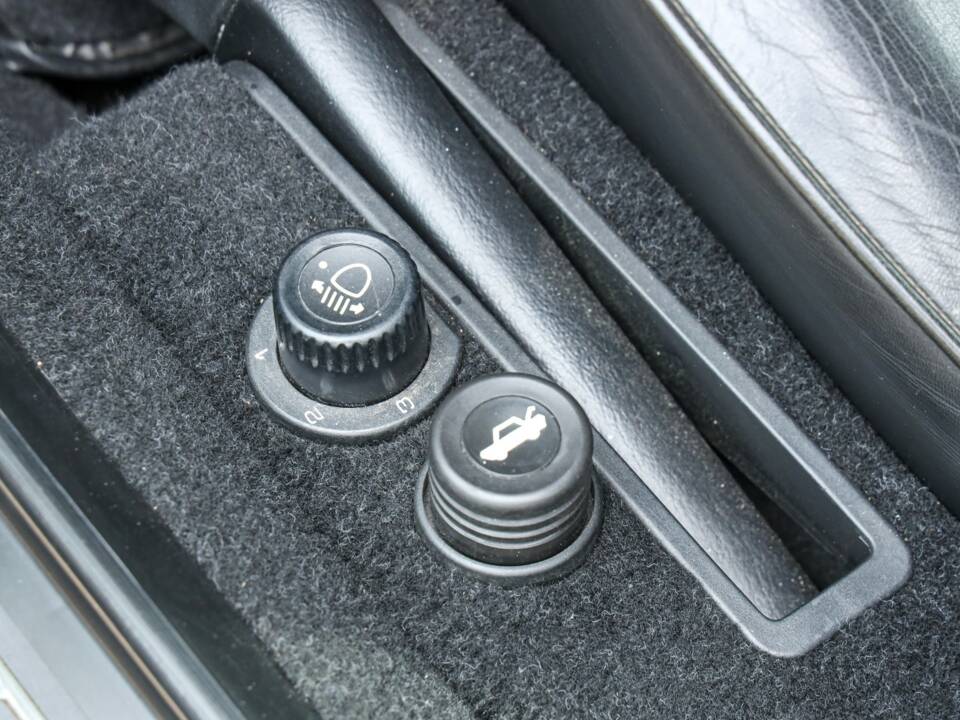 Afbeelding 36/50 van Porsche 928 GTS (1994)