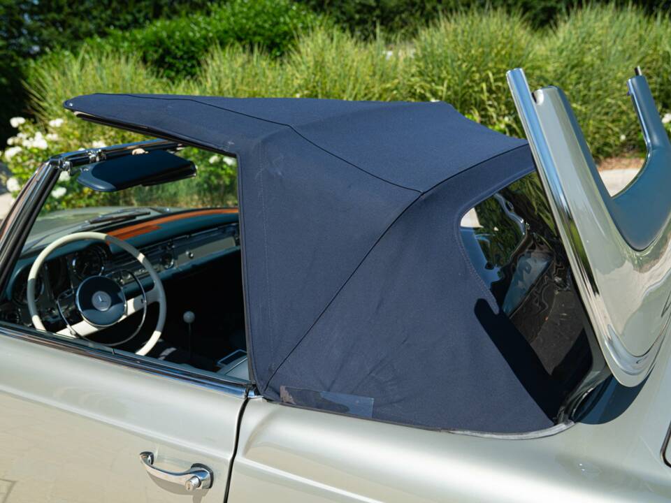 Image 18/50 of Mercedes-Benz 230 SL (1965)