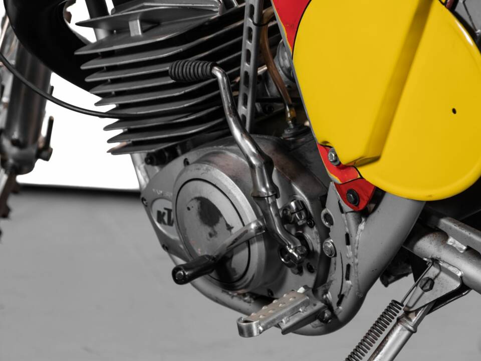 Image 6/8 of KTM 250 MC/GS (1975)