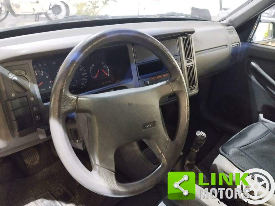 Image 4/10 of Volvo 440 (1989)