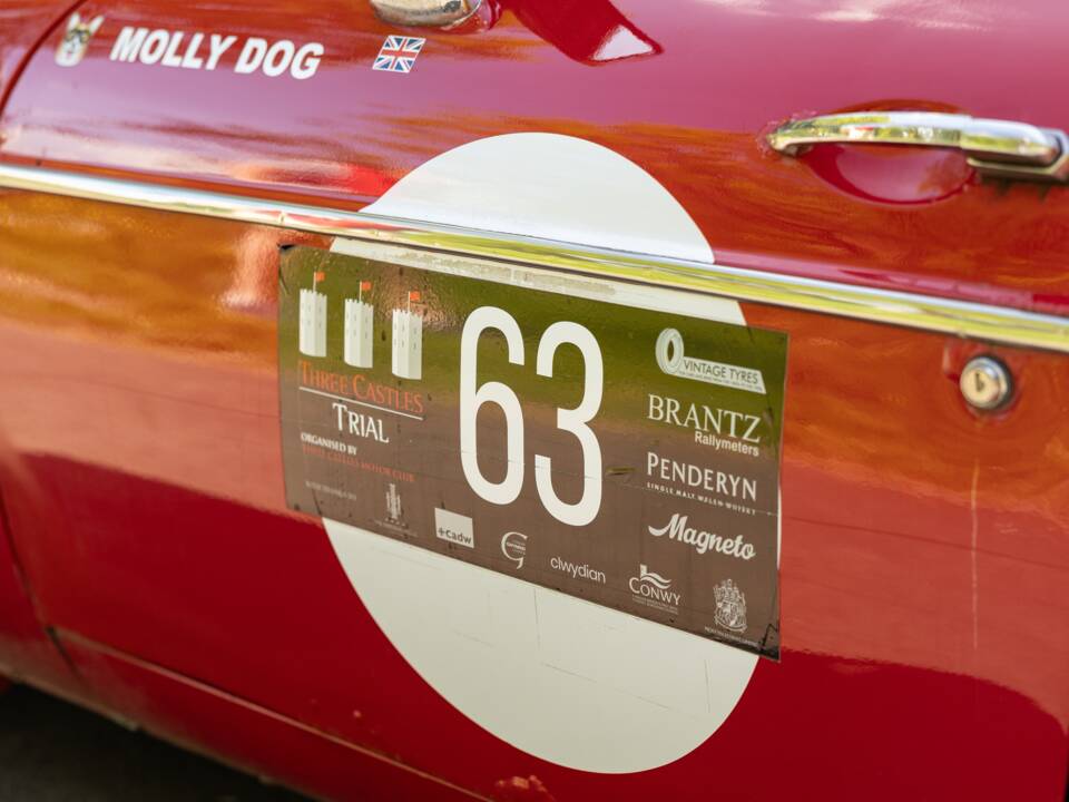 Image 23/50 of MG MGB GT (1970)