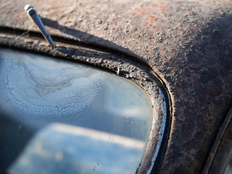 Image 53/134 of Ford V8 (1937)