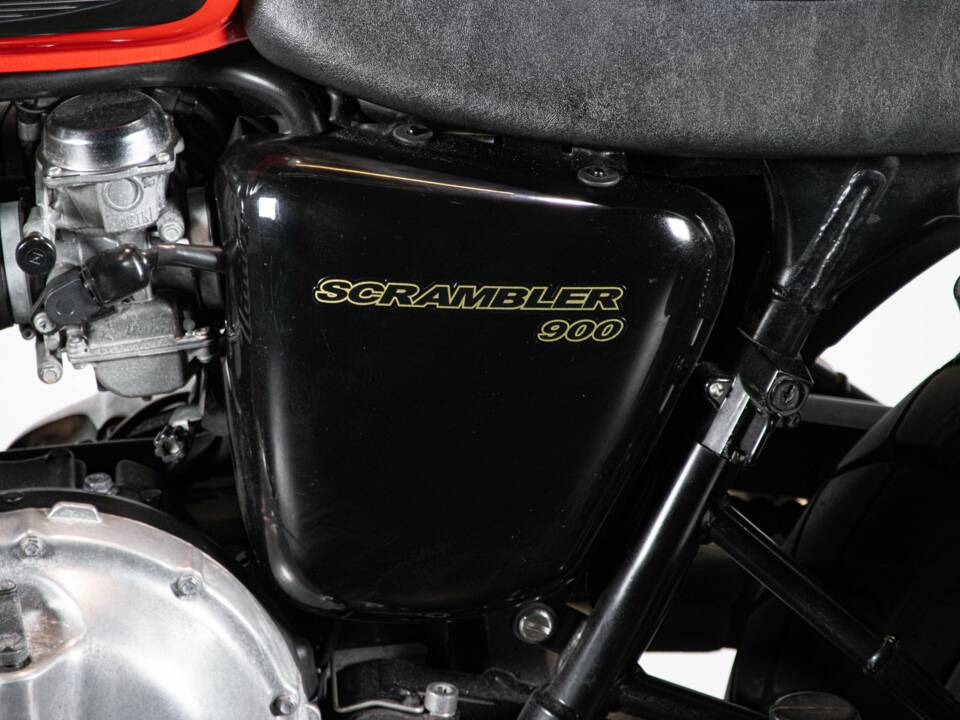 Image 18/50 of Triumph DUMMY (2014)