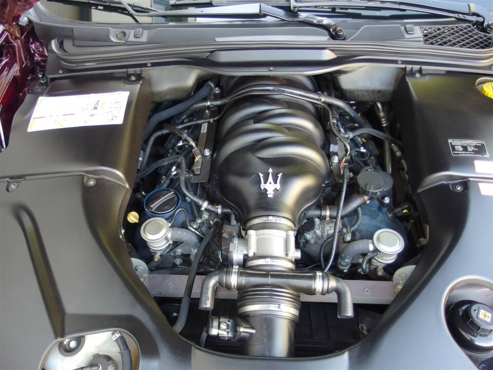 Image 74/98 of Maserati GranTurismo 4.2 (2008)