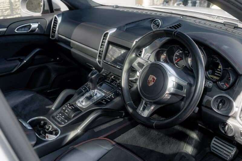 Image 49/50 de Porsche Cayenne GTS (2012)