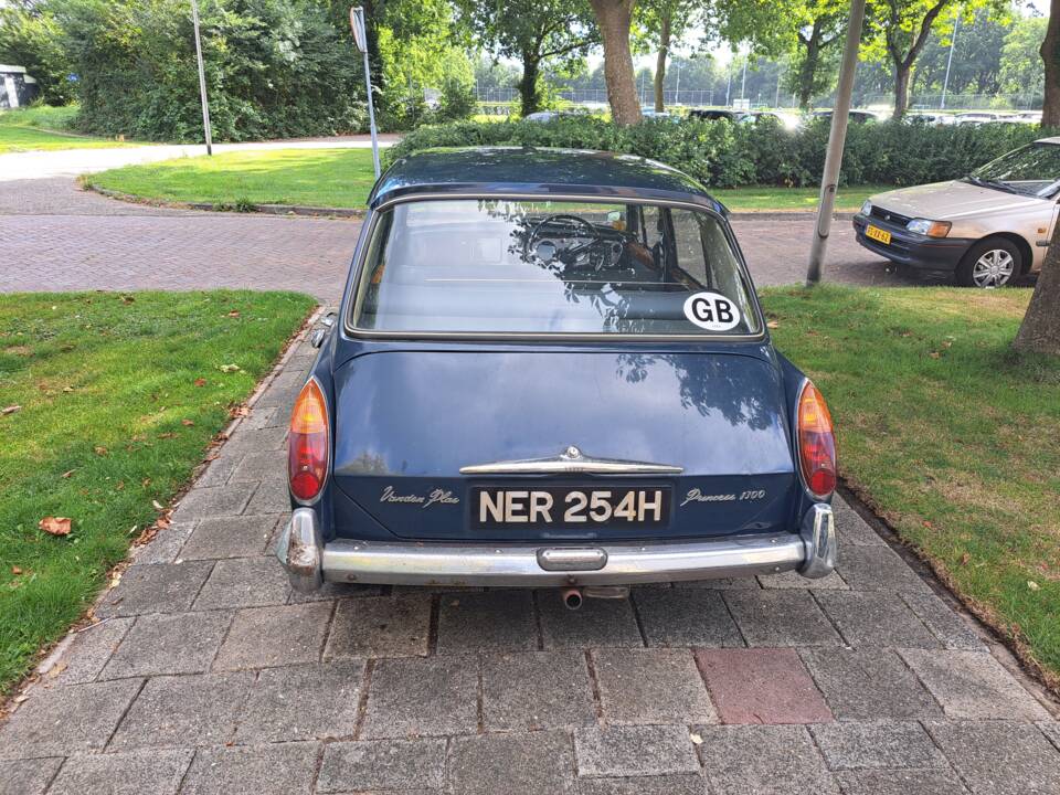 Image 2/9 of Vanden Plas 1300 (1970)