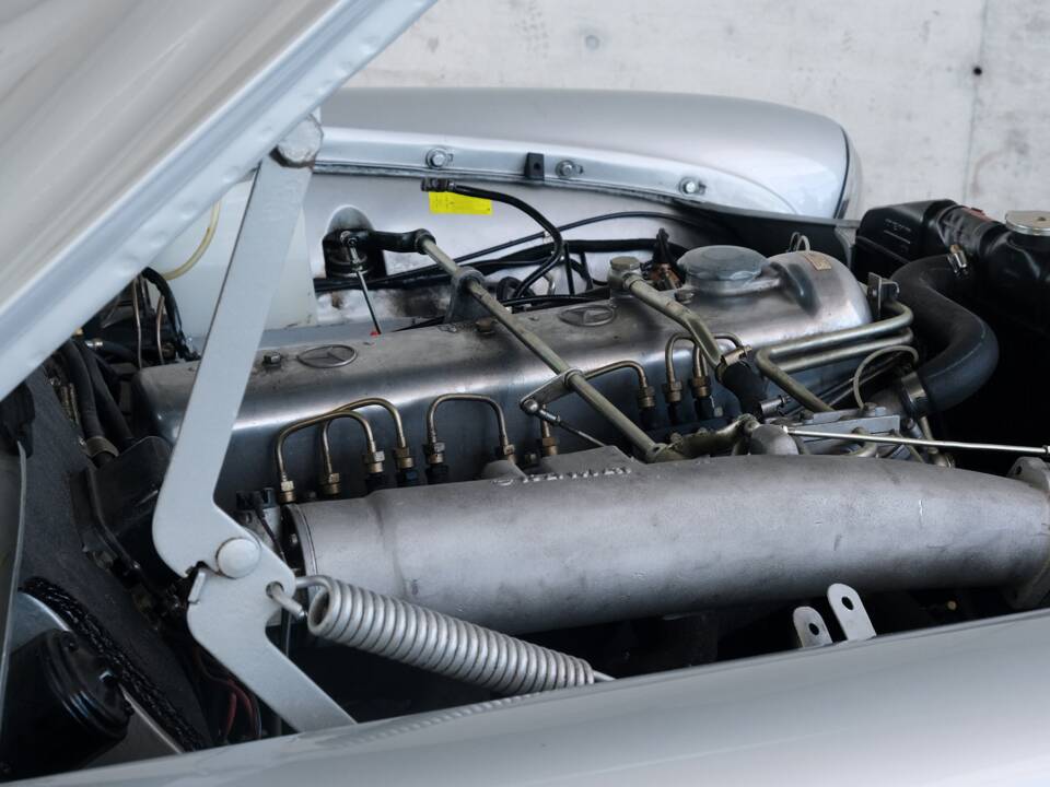 Image 37/49 of Mercedes-Benz 220 SE b (1962)