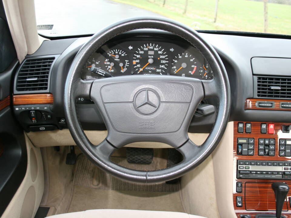 Image 33/69 de Mercedes-Benz 500 SE (1992)