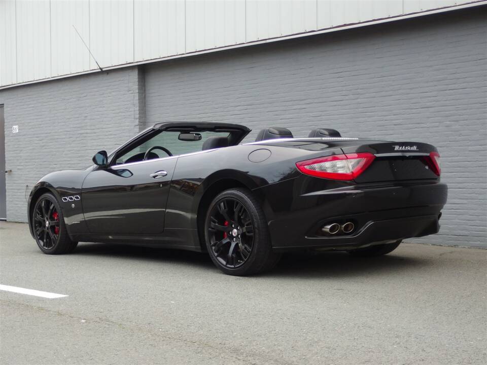 Immagine 25/93 di Maserati GranCabrio 4.7 (2010)