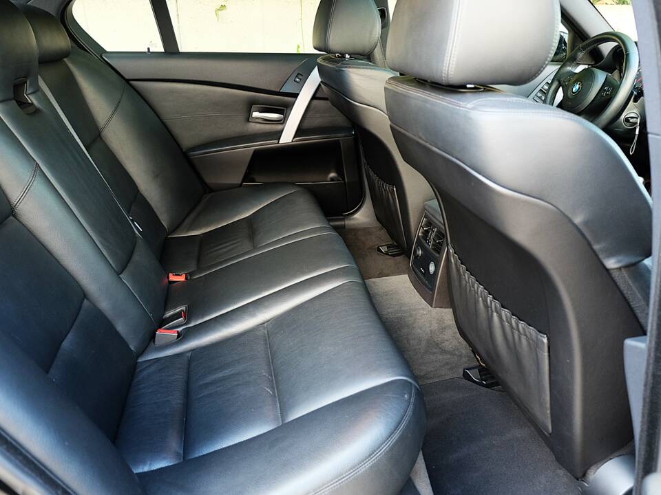 Image 41/51 of BMW M5 (2007)