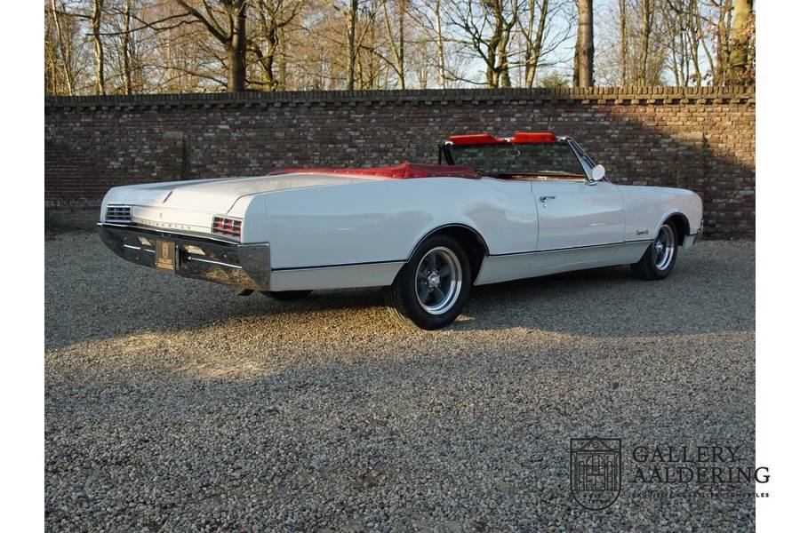 Image 37/50 of Oldsmobile Dynamic 88 (1966)