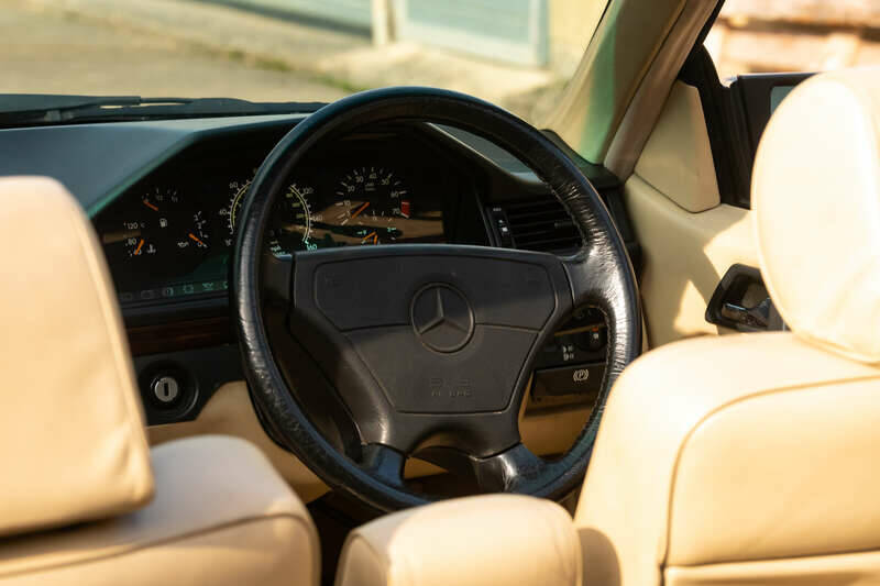 Image 40/50 de Mercedes-Benz E 320 (1994)