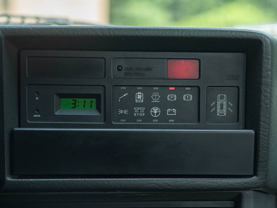 Immagine 45/50 di Alfa Romeo 75 2.0 Twin Spark (1989)