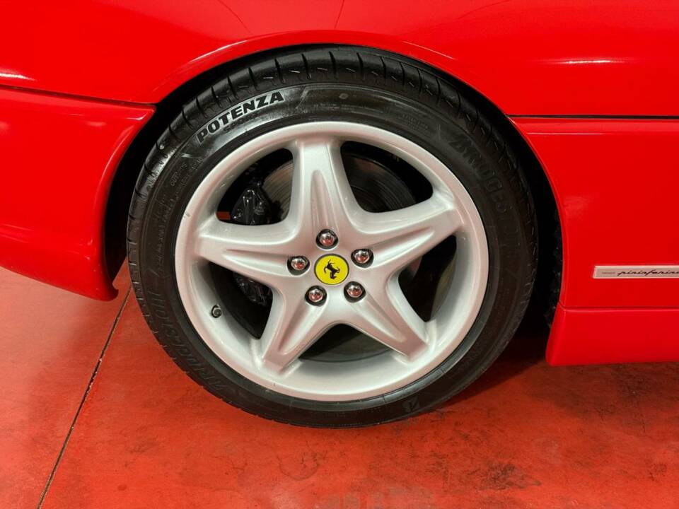 Bild 29/50 von Ferrari F 355 Berlinetta (1997)