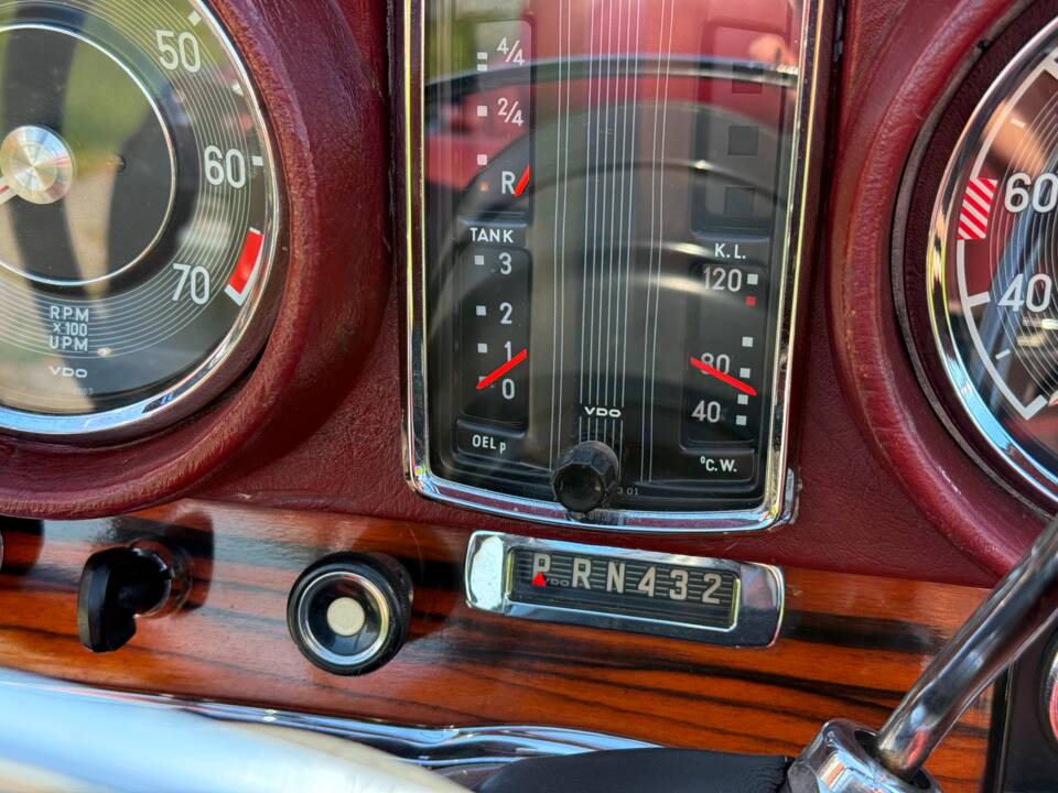 Bild 47/73 von Mercedes-Benz 280 SE 3,5 (1970)