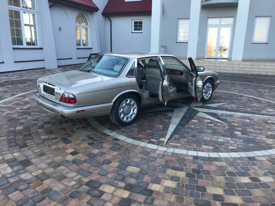 Bild 8/8 von Jaguar XJ 8 Sovereign (1998)