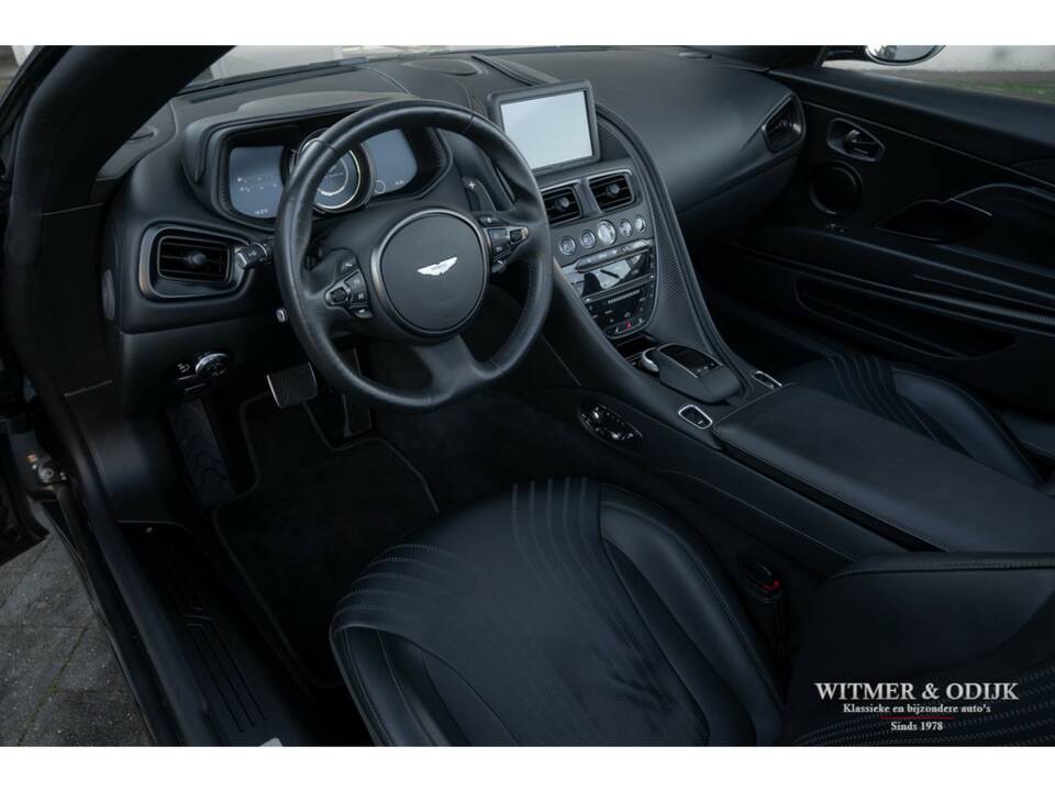 Image 13/41 de Aston Martin DB 11 Volante (2018)