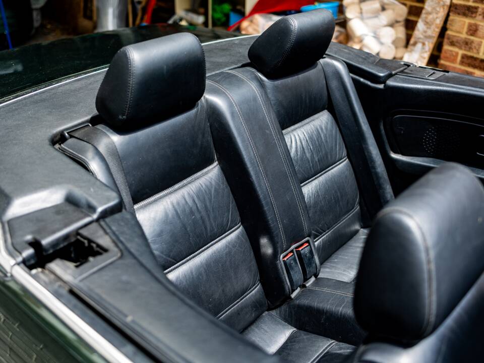 Bild 31/47 von BMW 320i (1990)