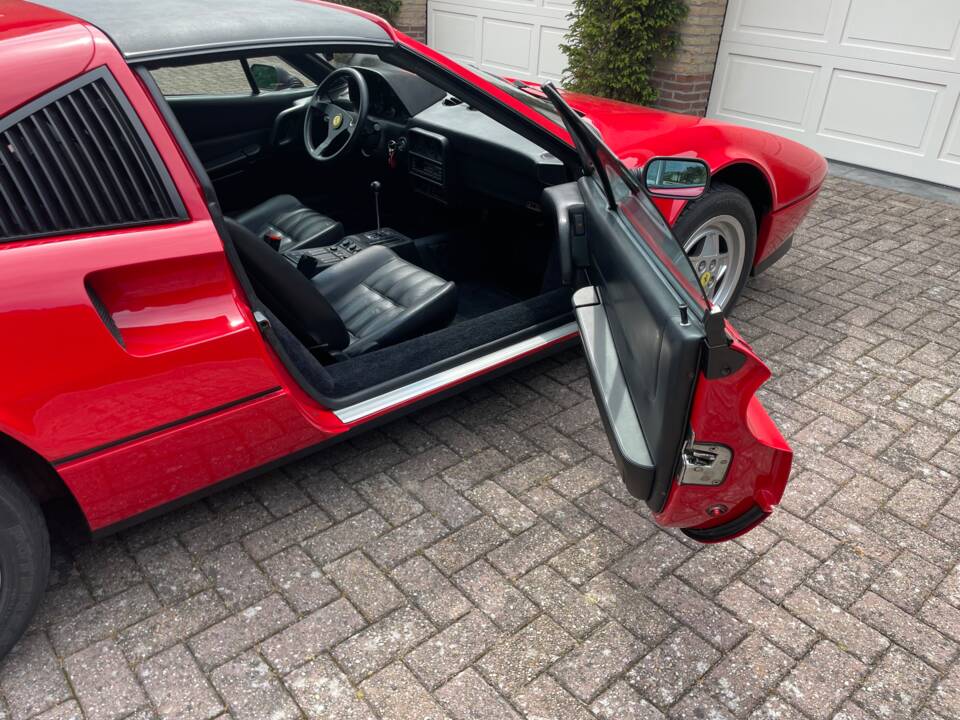 Image 24/48 of Ferrari 328 GTS (1989)