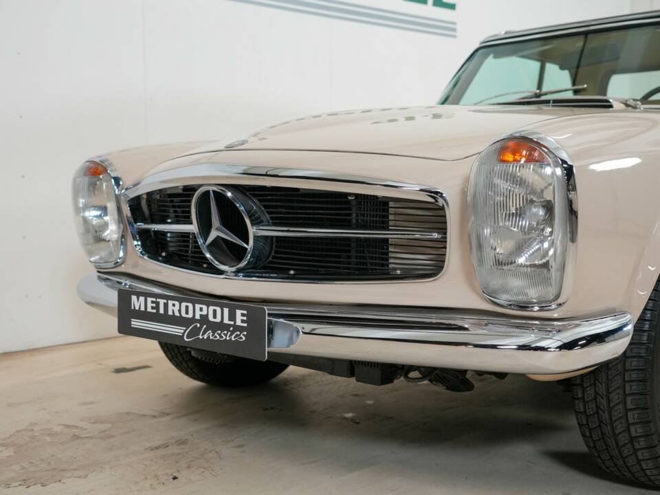 Image 15/24 of Mercedes-Benz 280 SL (1970)