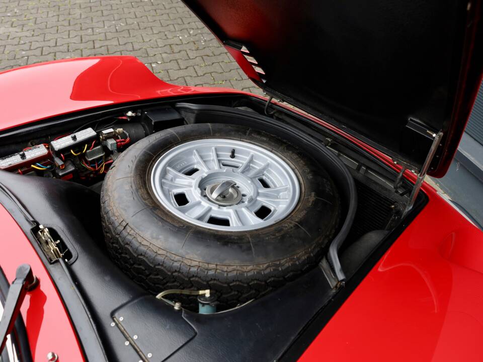 Image 12/24 de Ferrari Dino 246 GT (1973)