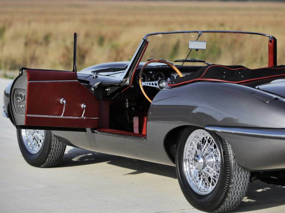 Image 29/50 de Jaguar E-Type 3.8 Flat Floor (1961)