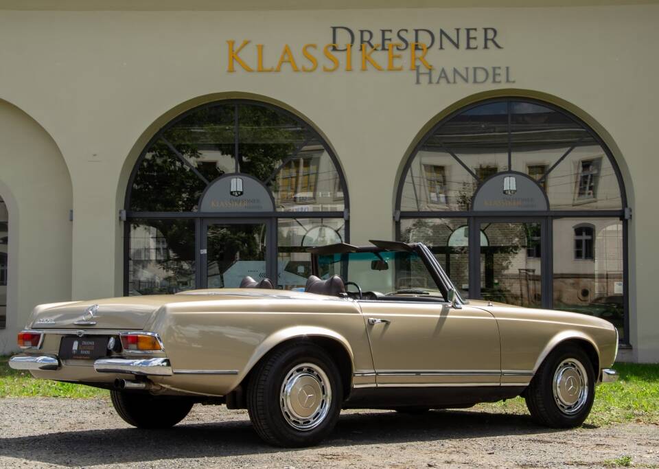Image 7/56 de Mercedes-Benz 280 SL (1970)