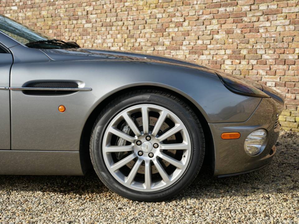 Image 44/50 de Aston Martin V12 Vanquish (2003)